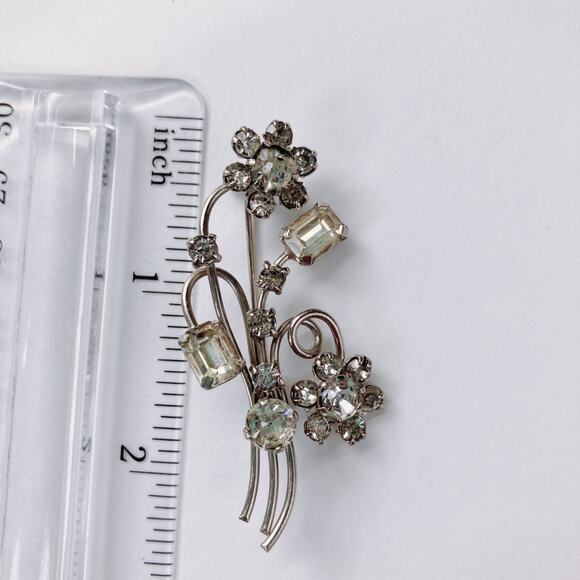 Delicate VTG Mid Century Austrian Brooch, Clear Rhinestones Floral 1950s Jewelry - Picture 10 of 10